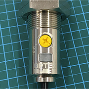 撮像対象：円柱センサ上のレーザ刻印