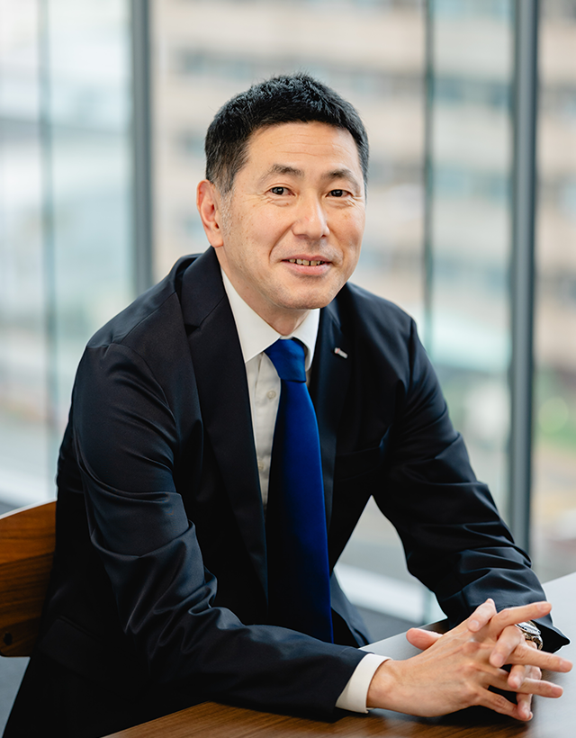 執行役員　的場　圭之介