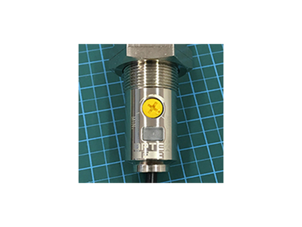 撮像対象：円柱センサ上のレーザ刻印