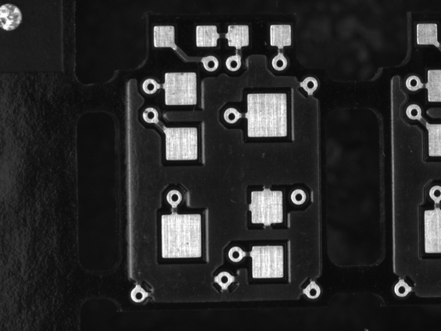 ○ 拡散ローアングル角型照明＋同軸照明